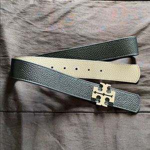 Tory Burch 1.5” Reversible Logo Belt (Size M)